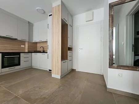 1-Zimmer-Wohnung 45 m² mit Terrasse und Stadt- & Meerblick — Bečići